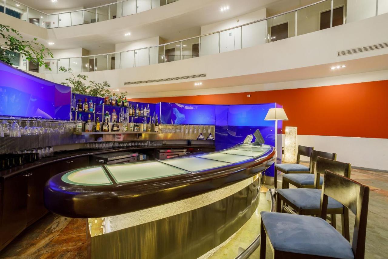 Camino Real Pachuca Hotel Exterior photo The bar at the hotel