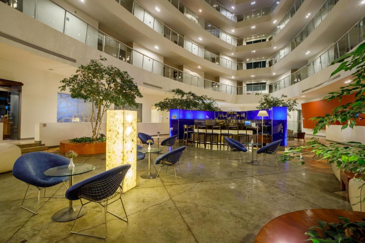Camino Real Pachuca Hotel Exterior photo The lobby of the hotel