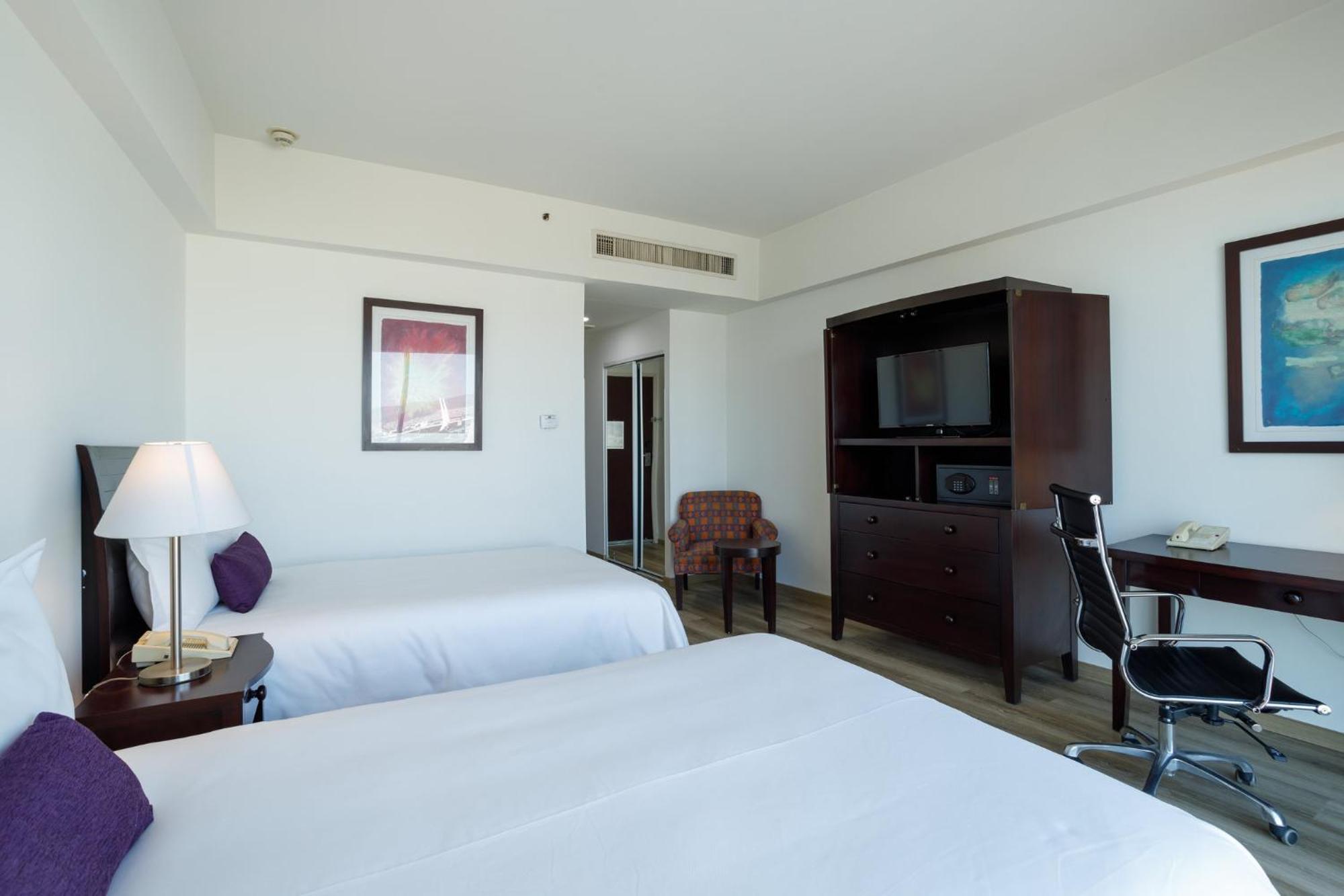 Camino Real Pachuca Hotel Exterior photo A room at the hotel